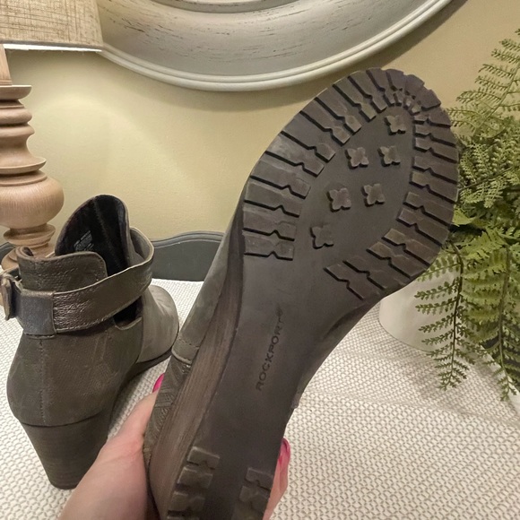 Cobb Hill by Rockport Wedges. Gray with buckle. Size 9. - Picture 3 of 7